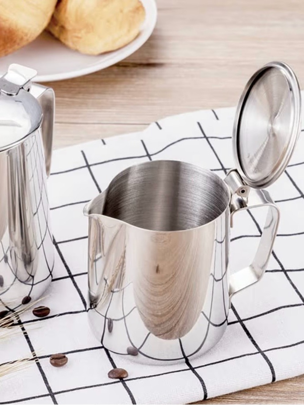 Stainless Steel Milk Frothing Pitcher with Lid 16oz/480ml